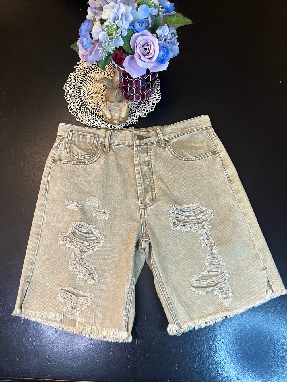 Easel NWOT Boutique Tan Distressed Button Fly Jean Shorts Jorts Sz M Raw Hem